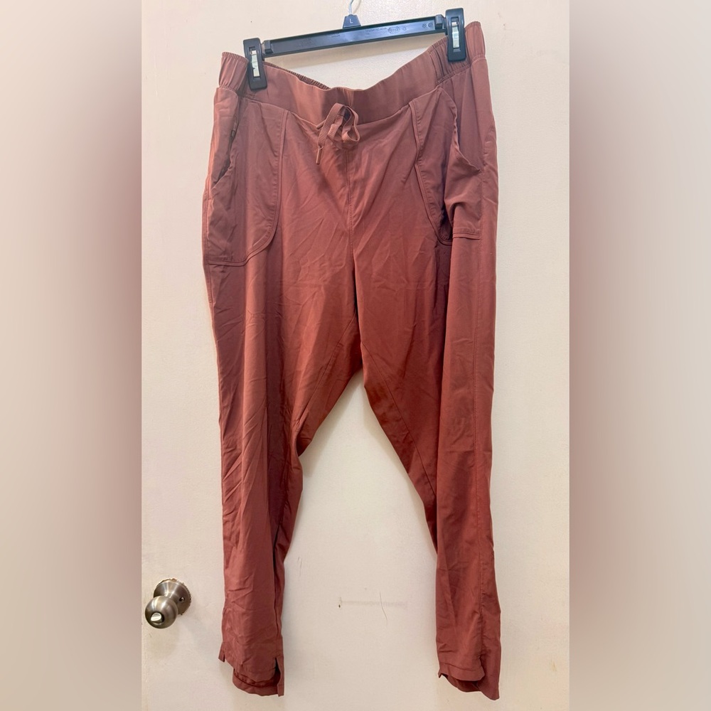 All in motion polyester/spandex joggers